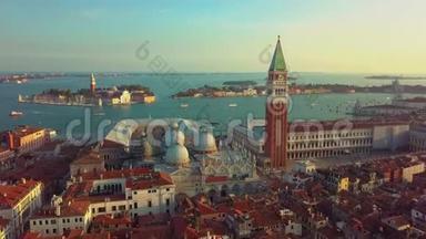威尼斯全景地标、圣马可广场或圣马可广场、坎帕尼莱和杜卡莱的鸟瞰图或