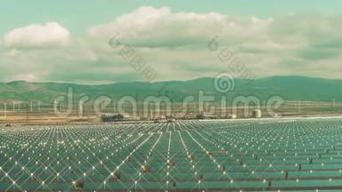 生态能源生产。 太阳能发电站和风力发电机的低空鸟瞰图
