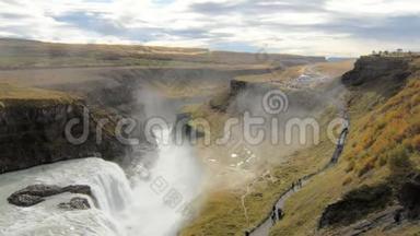 秋日天气<strong>晴朗</strong>的冰岛谷地瀑布Gullfoss和Hvita河景观
