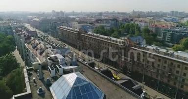 白俄罗斯明斯克清晨 城市交通中心街、私人住宅、建筑<strong>夏季</strong>城市景观的鸟瞰图