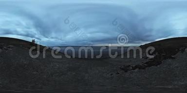 4k360VR视频。 大水上乌云密布的日落.. 基辅海