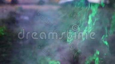 绿色激光慢动作视频照明时的烟雾