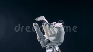 自动手弯曲手指，关闭。 未来派机器人概念。
