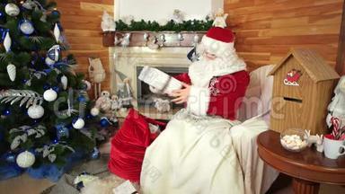 圣诞礼物<strong>包装袋</strong>，带壁炉的房间，圣诞老人邮件，圣诞树