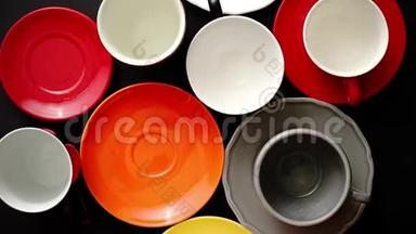 空的彩色现代陶瓷盘子和杯子