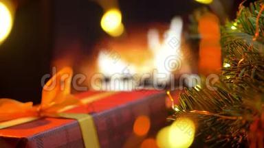 圣诞<strong>红礼盒</strong>.. 三个圣诞节的辉光壁炉背景