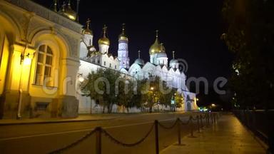 克里姆林宫和圣巴西尔`大教堂在俄罗斯莫斯科红场. 克里姆林宫是主要的旅游<strong>城市</strong>之一