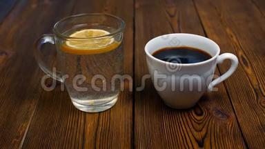 男人选择一杯咖啡而不是一杯柠檬水，以换取有害的生活方式