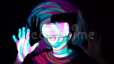 白种人体验虚拟现实，使用vr耳机玩电子游戏