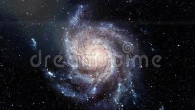 旋转螺旋星系。 深空探索。 太空中的星场和星云