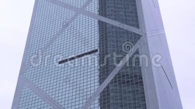 城市建筑中的玻璃立面摩天大楼。 现代香港城市玻璃立面的底景建筑。 现代