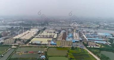 高管的大工厂.. 河附近的大型工业企业.. 工业区、厂房