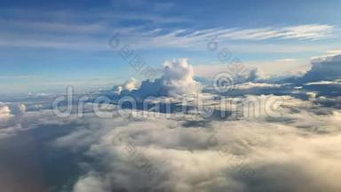 从阿姆斯特丹飞往桑德费乔的飞机上记录的云
