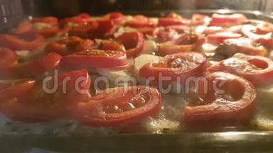 番茄片、土豆片、烤炉烤的香瓜片