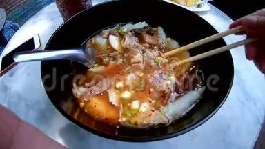 亚洲泰式汤煮方便面