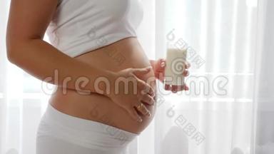 孕妇在室内吃大肚子的牛奶，营养奶制品