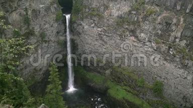 斯帕哈茨瀑布，威尔斯格雷公园4KUHD