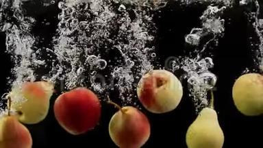 水果红黄梨苹果落水飞溅气泡黑背景