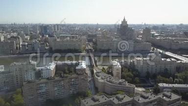 莫斯科城市的空中全景。 莫斯科乌克兰酒店的无人机射击。 旧苏联俄国斯大林的高楼大厦