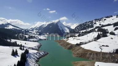 Lac de l`Hongrin是瑞士沃德的水库. 总面积为1.60平方公里的水库位于