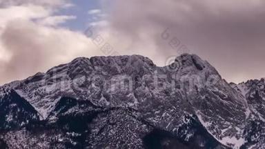 在波兰塔特拉山上<strong>观看</strong>Giewont山顶-延时<strong>视频</strong>30fps