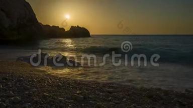 基法罗尼亚岛上的迈尔托斯海滩日落时间