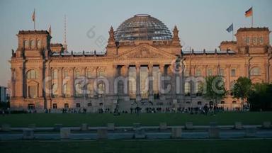 晚上柏林著名的帝国大厦或德国联邦议院大厦