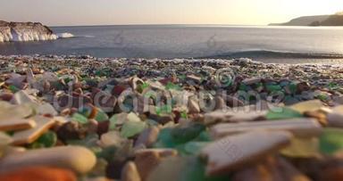 海参崴的玻璃海滩和漂亮的彩色玻璃