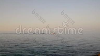 夏季多风天气，乘坐摩托艇观赏亚得里亚海全景
