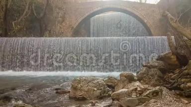 希腊特里卡拉的帕拉伊卡里亚瀑布。