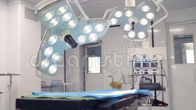 手术灯在手术，手术室中开关..