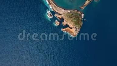 飞越维拉<strong>弗</strong>兰卡多<strong>坎</strong>波岛的伊斯莱特是由亚速<strong>尔</strong>岛圣米格<strong>尔</strong>岛附近一座古老的水下火山口形成的。