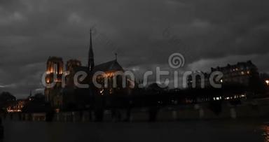 巴黎圣母院的时光每天晚上