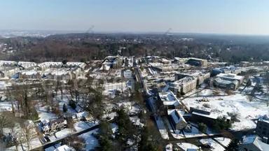 维拉诺瓦大学<strong>校园</strong>空中无人机望向北，从兰开斯特大<strong>道</strong>进入冬季，新鲜的雪。