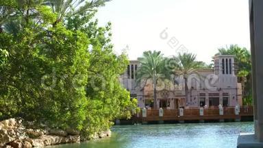 阿拉伯联合酋长国迪拜-2017年11月20日：JUMEIRAH Madinat豪华五星级酒店，最大的度假胜地