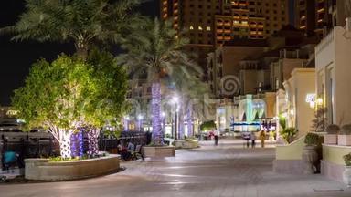 多哈卡塔尔<strong>街道</strong>时间推移，人们在中东市中心的<strong>夜晚</strong>漫步建筑