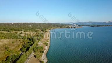托格利亚蒂市库伊比舍夫水库沿岸的长堤和城市海滩，空中射击