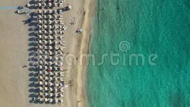空中无人机视频法<strong>拉萨</strong>纳海滩，水晶水，金色的沙子，无尽的沙绿色海滩法<strong>拉萨</strong>纳在克里特岛，