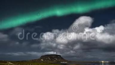 4K时间流逝电影视频之夜北极光在冰岛柯克朱菲尔山