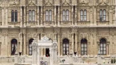 从1856年到1887年，经过多马巴西宫，成为奥斯曼帝国的主要行政中心