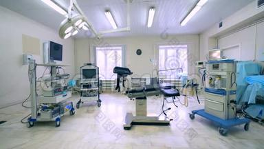 一间充满医院设备的妇科医疗室