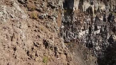 意大利维苏威火山岩石覆盖着苔藓和稀少的植被，<strong>序列</strong>