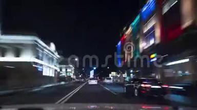 4K时程：POV汽车驾驶在夜间城市街道。 莫斯科，俄罗斯。