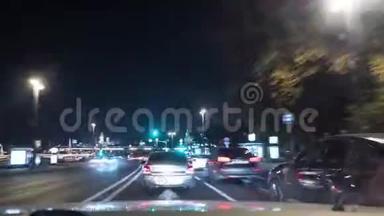4K时程：POV汽车驾驶在<strong>夜间</strong>城市<strong>街道</strong>。 莫斯科，俄罗斯。