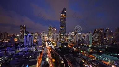 智慧城市。 金融区和摩天大楼。 晚上鸟瞰曼谷市区，泰国智慧城市..