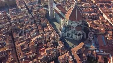 意大利托斯卡纳<strong>佛罗伦萨</strong>的鸟瞰图。 飞过<strong>佛罗伦萨</strong>的屋顶。