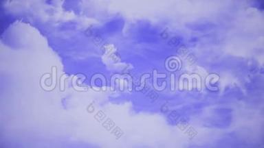 飞越云层，可循环动画。 美丽的天空，云彩