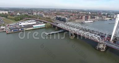 荷兰多德雷希特大桥河上的船，空中射击