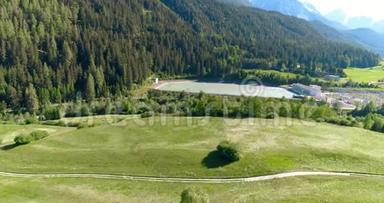 瑞士阿尔卑斯山4K水电站和水电站的鸟瞰图