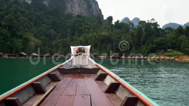 泰国高索国家公园周兰湖的木长尾鼻朝向<strong>竹筏</strong>屋